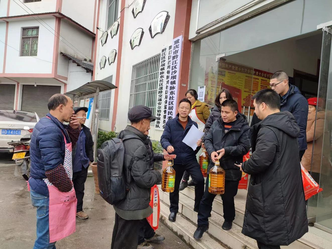 69畜牧堅(jiān)持春節(jié)慰問(wèn)村社五保戶(hù)