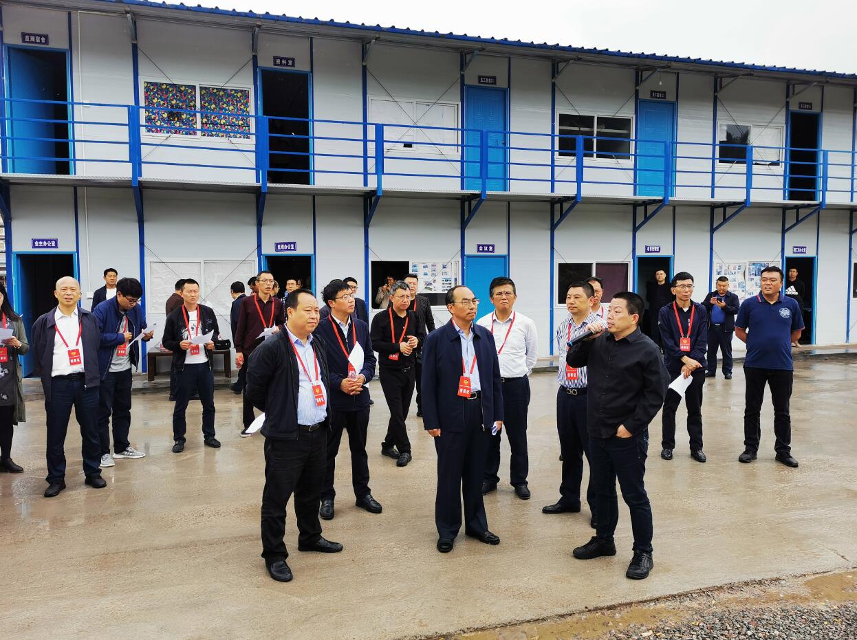 黔江區(qū)政協(xié)視察50萬頭無抗優(yōu)質(zhì)生豬項(xiàng)目建設(shè)情況