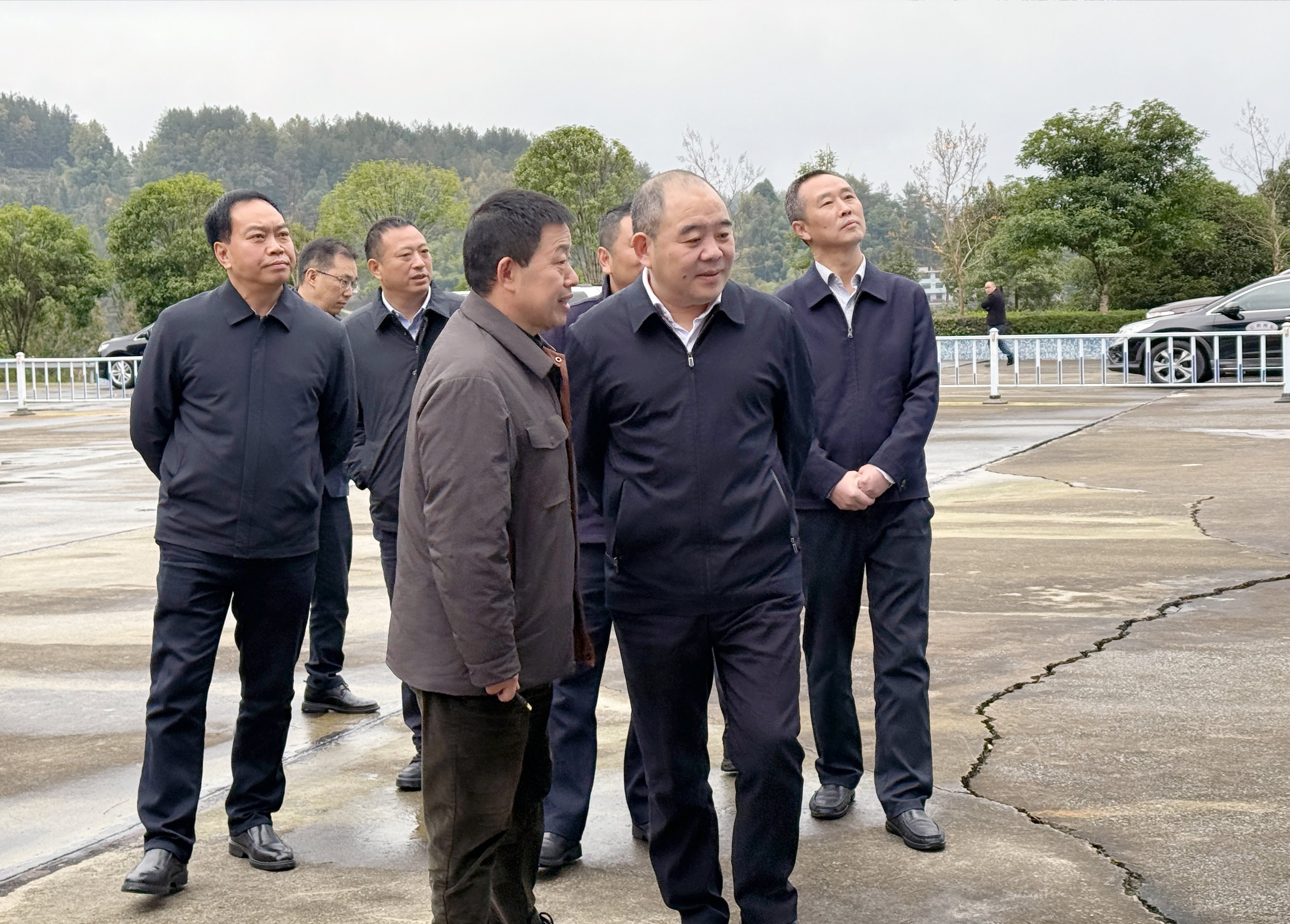 黔江區(qū)區(qū)長(zhǎng)駱高燕到69公司調(diào)研