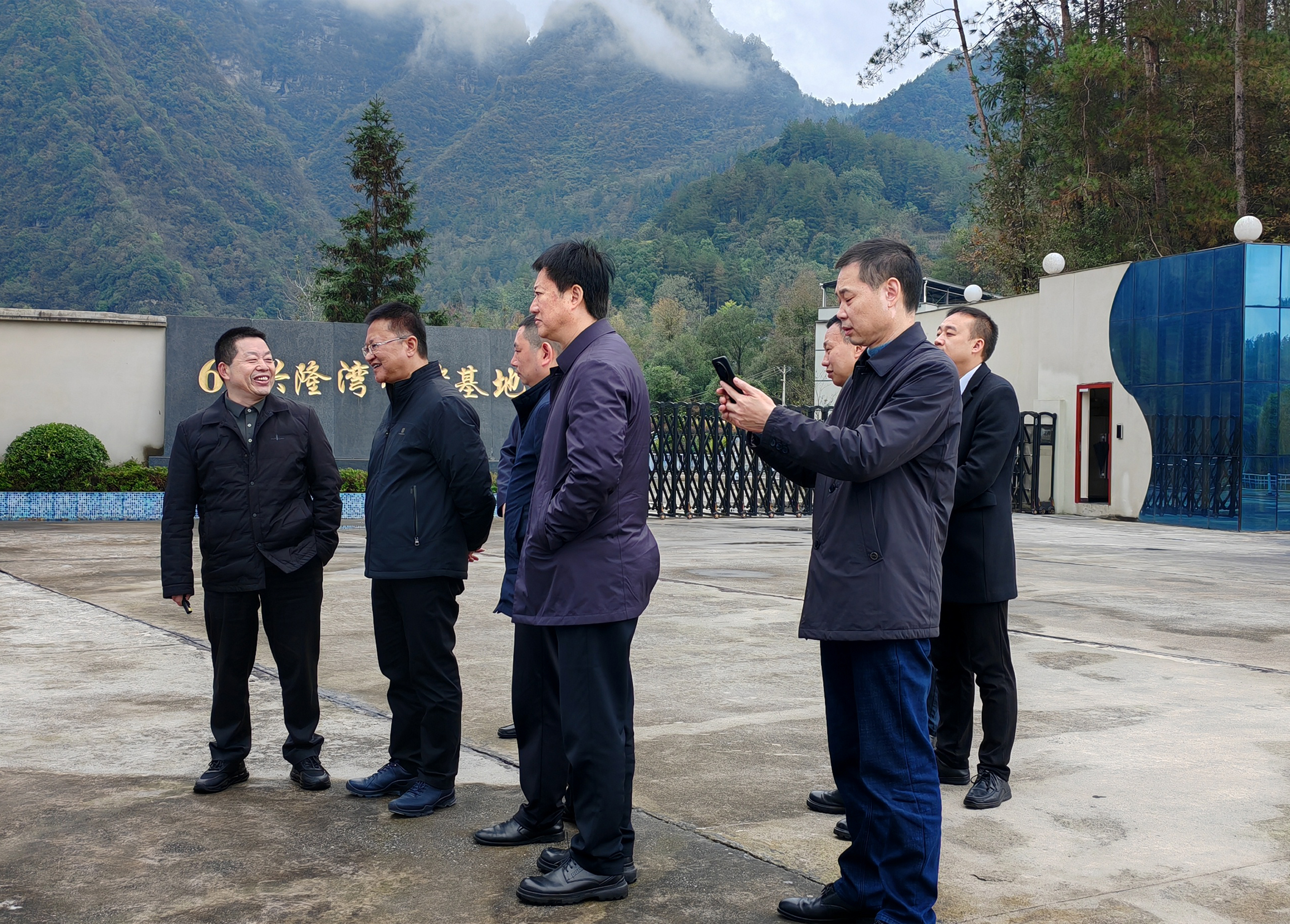 黔江區(qū)委書記羅成到69公司調(diào)研